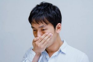 口臭に悩む人